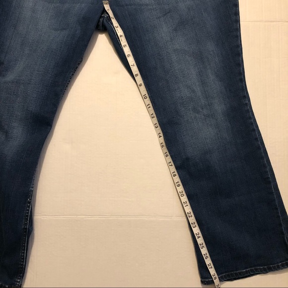 Woman’s plus-size Lee regular fit ,boot cut , midrise jeans size 24w P - Picture 8 of 8